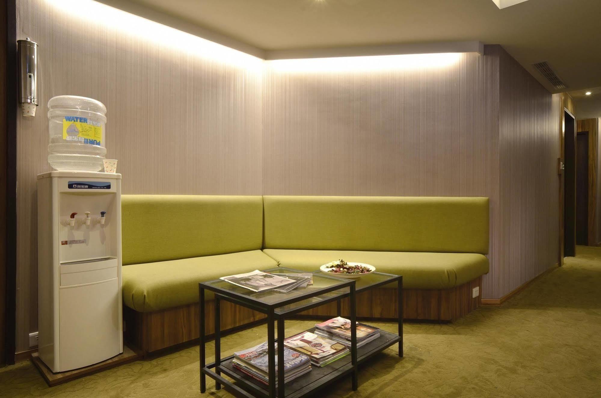 Hotel 欣欣時尚旅店松山站 Taipei Esterno foto