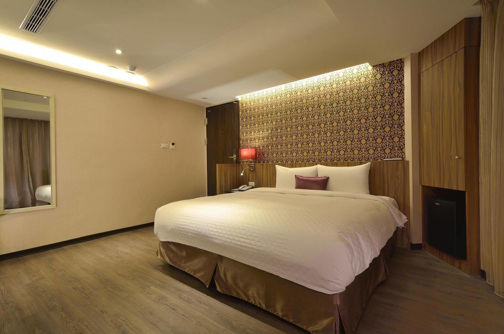 Hotel 欣欣時尚旅店松山站 Taipei Esterno foto